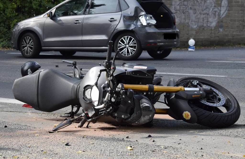 Schwerer Krad PKW Unfall Koeln Muelheim Am Springborn Cottbuserstr P021.JPG - Miklos Laubert